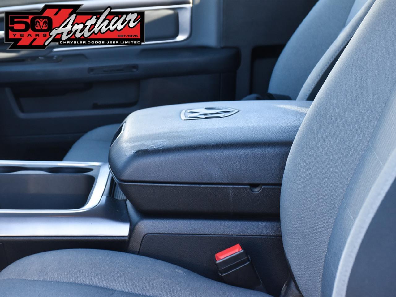 2022 RAM 1500 Classic REG CAB 4X4  HEMI  HEATED SEATS - ONLY 33,364 KM Photo