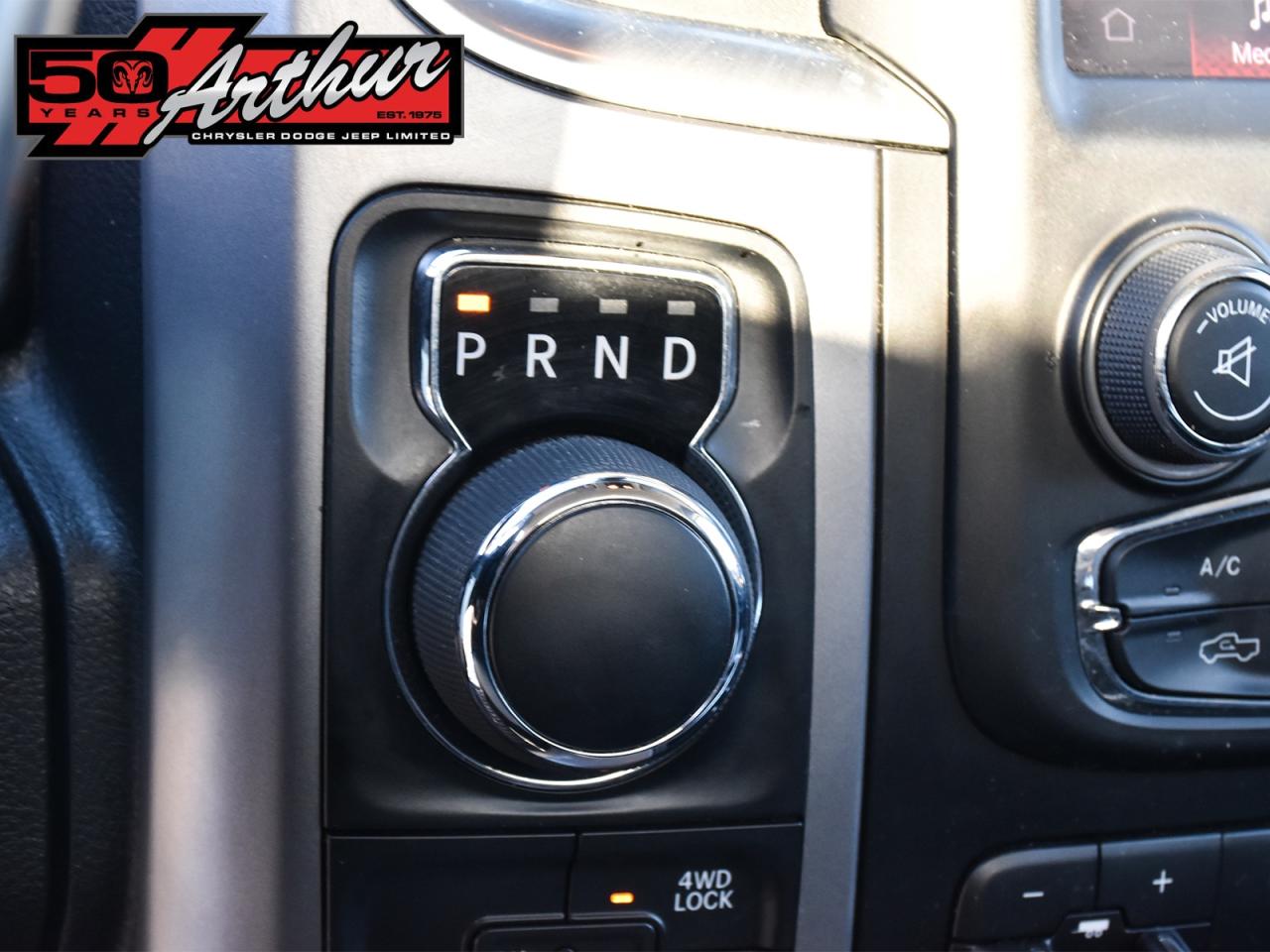 2022 RAM 1500 Classic REG CAB 4X4  HEMI  HEATED SEATS - ONLY 33,364 KM Photo