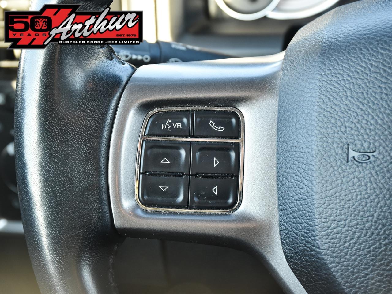 2022 RAM 1500 Classic REG CAB 4X4  HEMI  HEATED SEATS - ONLY 33,364 KM Photo