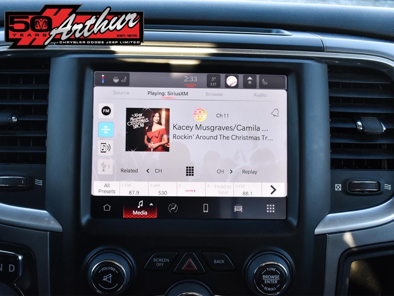 2022 RAM 1500 Classic REG CAB 4X4  HEMI  HEATED SEATS - ONLY 33,364 KM Photo