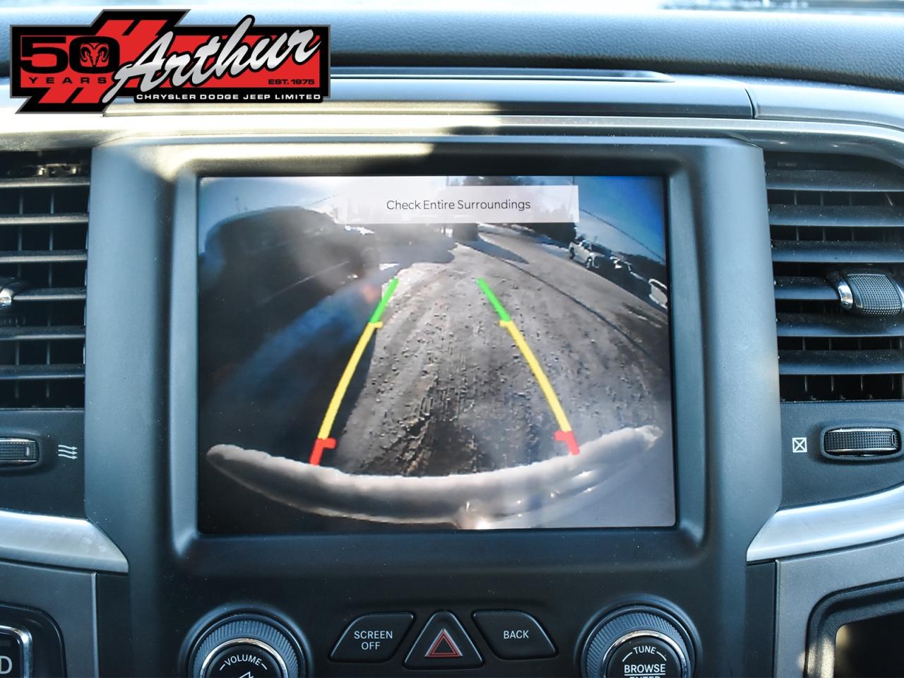 2022 RAM 1500 Classic REG CAB 4X4  HEMI  HEATED SEATS - ONLY 33,364 KM Photo