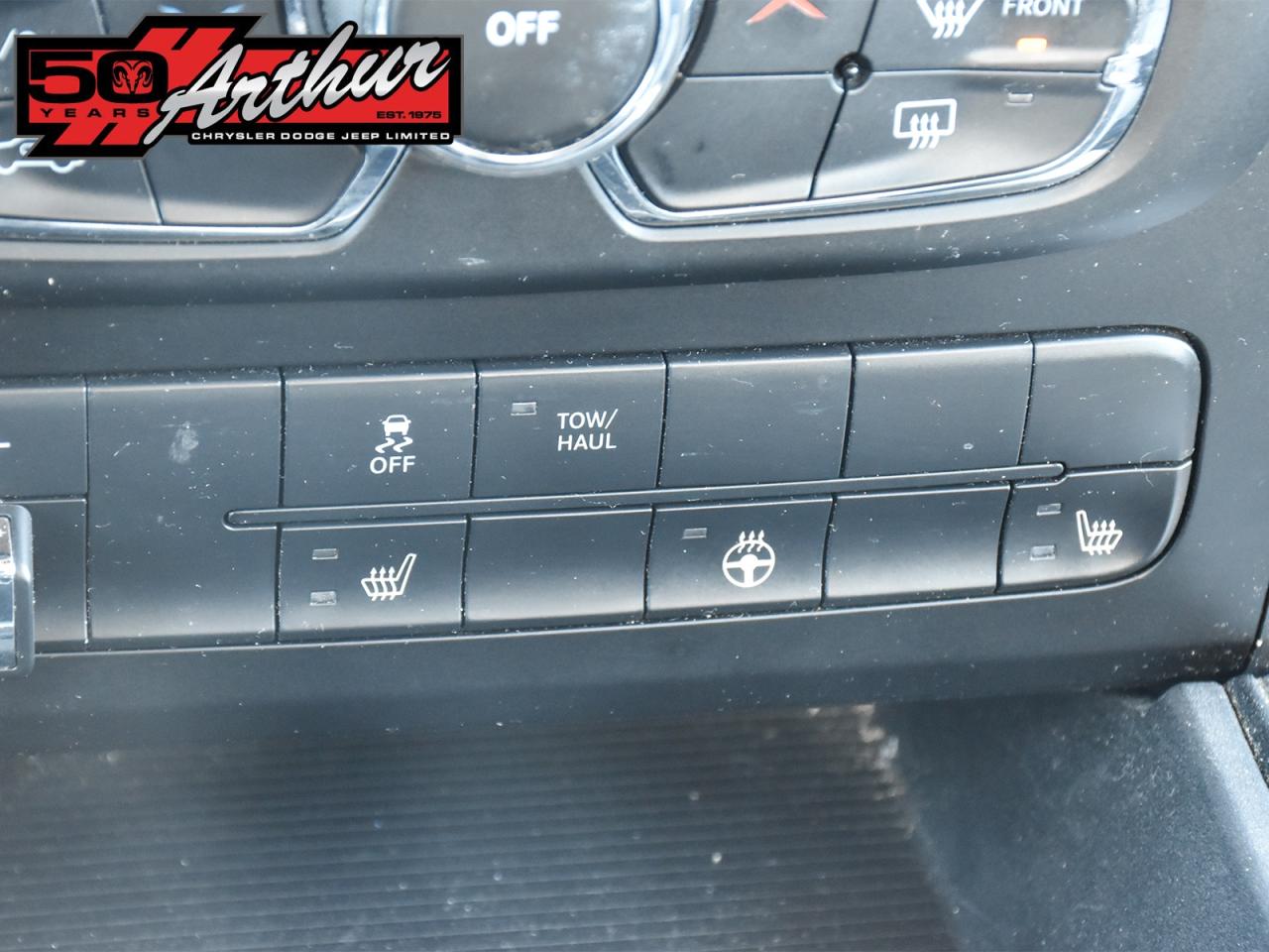 2022 RAM 1500 Classic REG CAB 4X4  HEMI  HEATED SEATS - ONLY 33,364 KM Photo