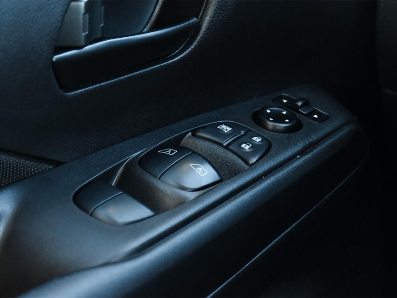 2024 Nissan Kicks S   CarPlay   Android Auto   BSM   Rear Camera Photo