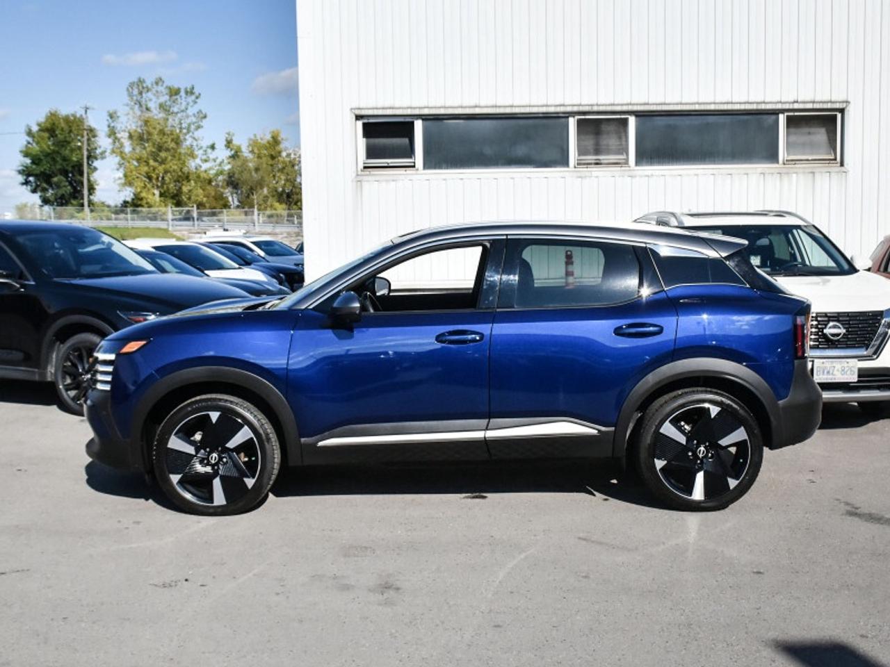 2025 Nissan Kicks SR Premium AWD  Leather   Roof   Bose   CarPlay Photo2