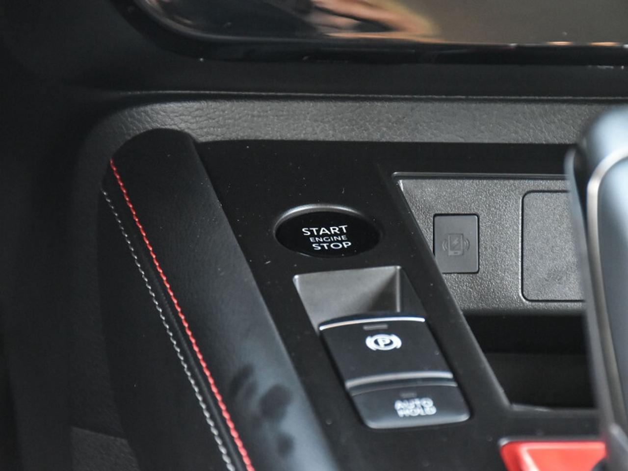 2025 Nissan Kicks SR Premium AWD  Leather   Roof   Bose   CarPlay Photo