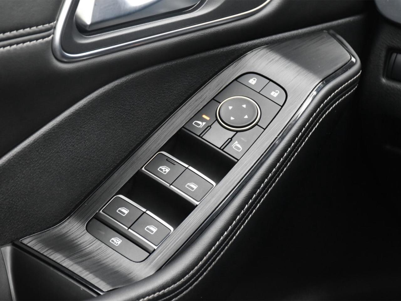 2024 Nissan Rogue Platinum AWD-Leather  Roof  Heads Up Display  Full Photo