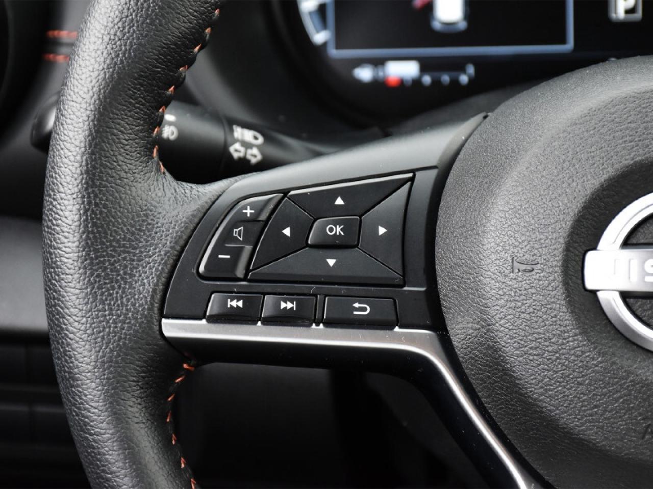 2023 Nissan Kicks SR  CarPlay   Android Auto   Remote Start   Heated Photo