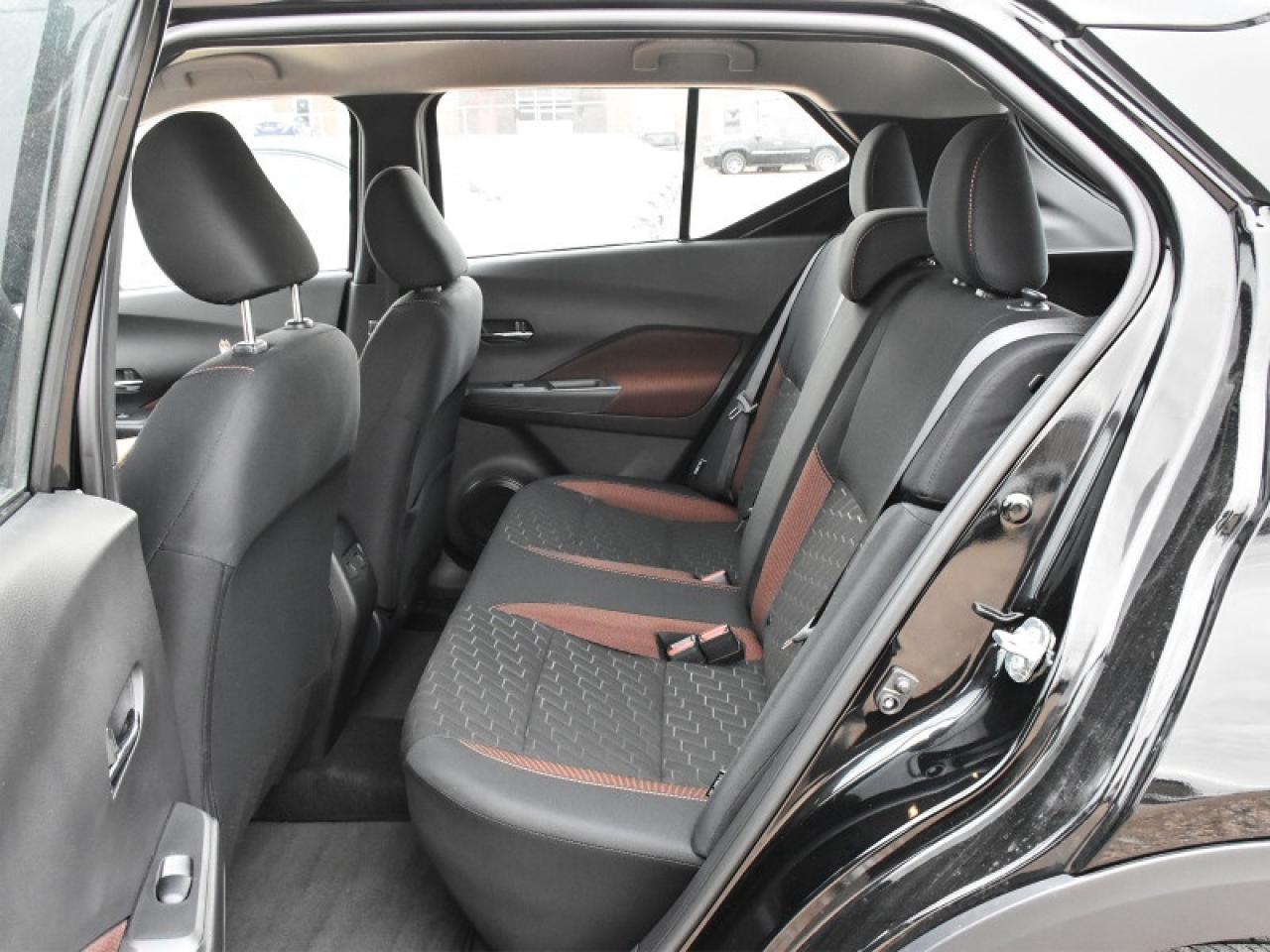 2023 Nissan Kicks SR  CarPlay   Android Auto   Remote Start   Heated Photo