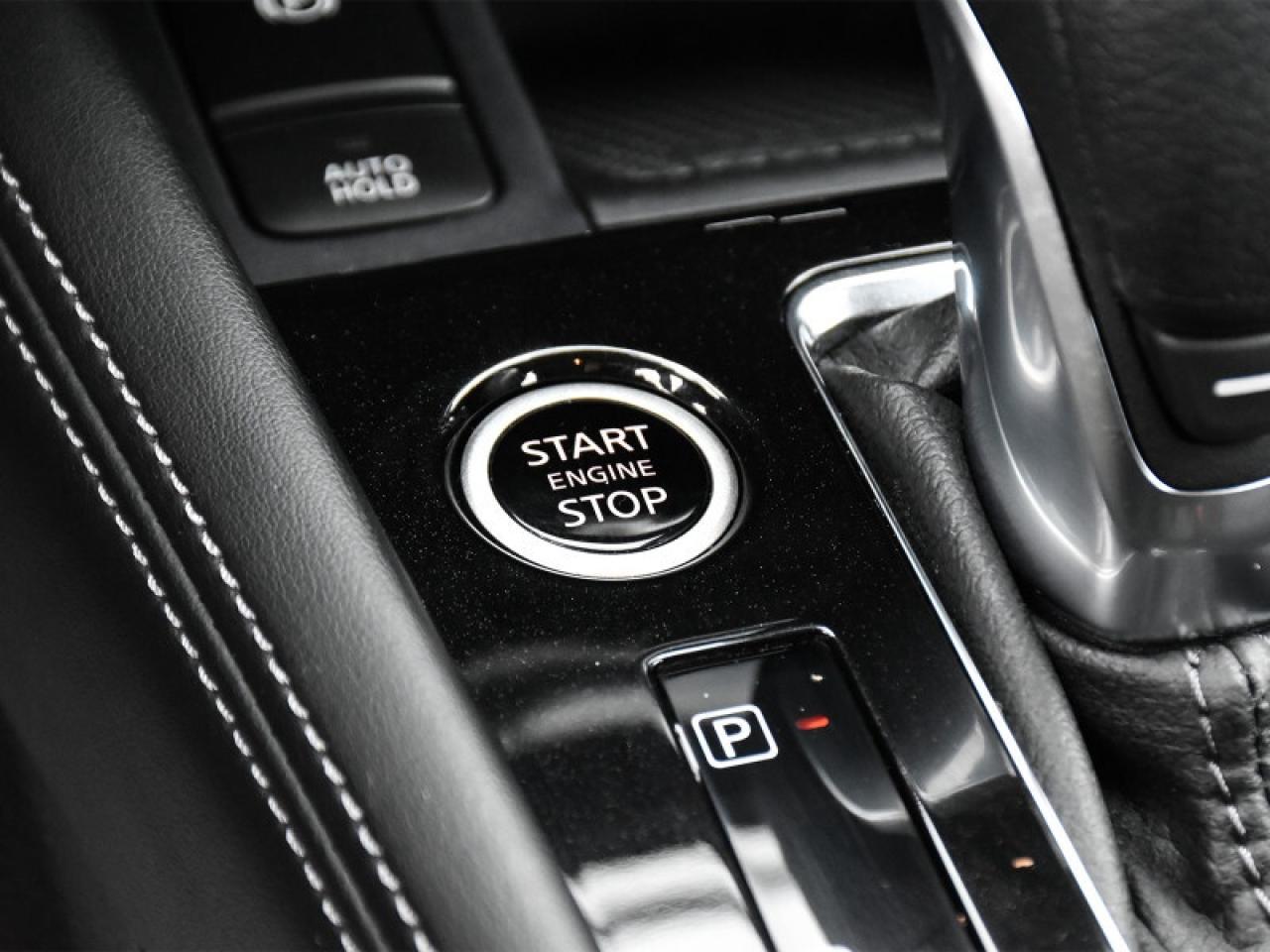 2023 Nissan Kicks SR  CarPlay   Android Auto   Remote Start   Heated Photo