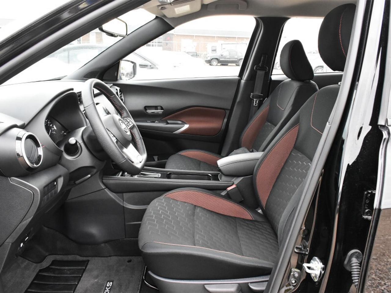 2023 Nissan Kicks SR   Heated Seats   Remote Start   Apple CarPlay Photo