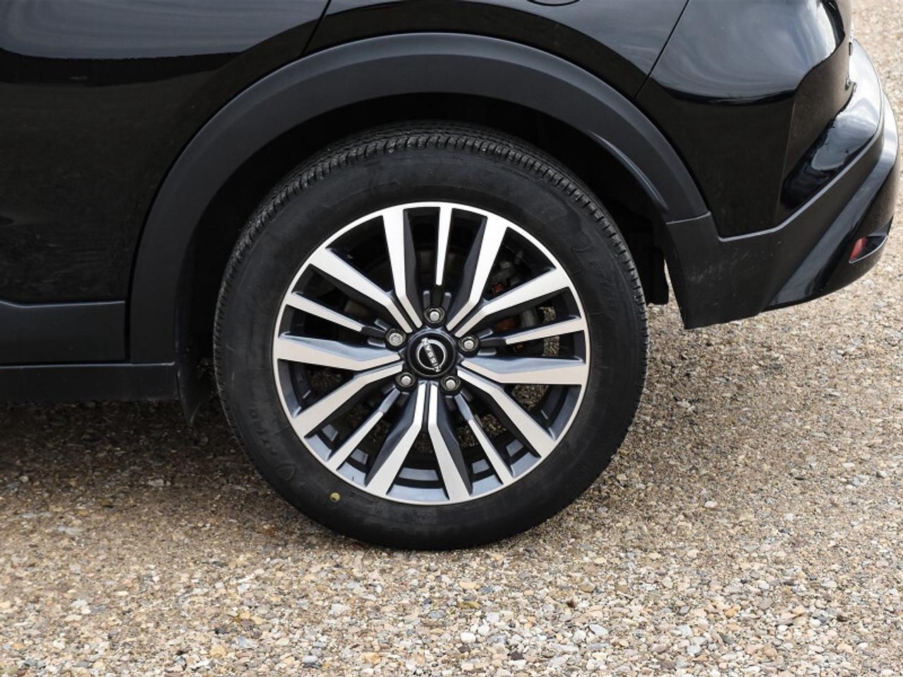 2023 Nissan Kicks SR   Heated Seats   Remote Start   Apple CarPlay Photo