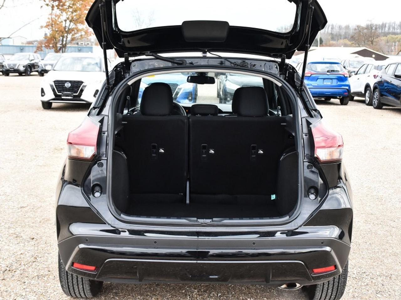 2023 Nissan Kicks SR   Heated Seats   Remote Start   Apple CarPlay Photo