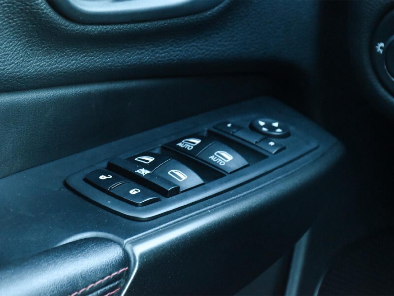 2019 Jeep Cherokee Trailhawk   Leather   CarPlay   Android Auto   Hea Photo