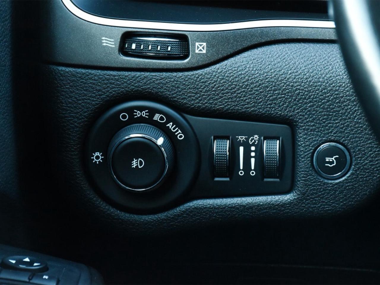 2019 Jeep Cherokee Trailhawk   Leather   CarPlay   Android Auto   Hea Photo