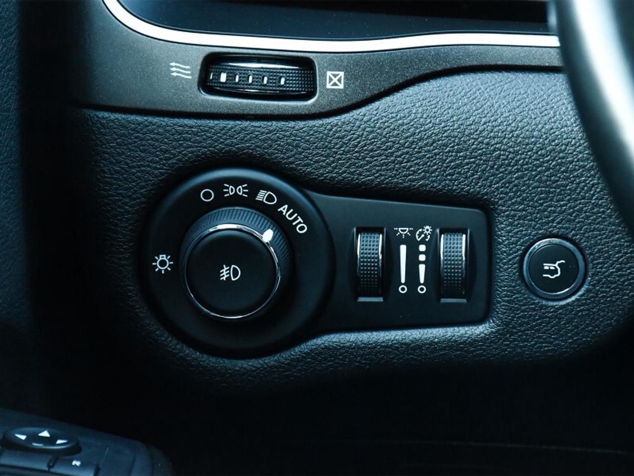 2019 Jeep Cherokee Trailhawk   Leather   CarPlay   Android Auto   Hea Photo