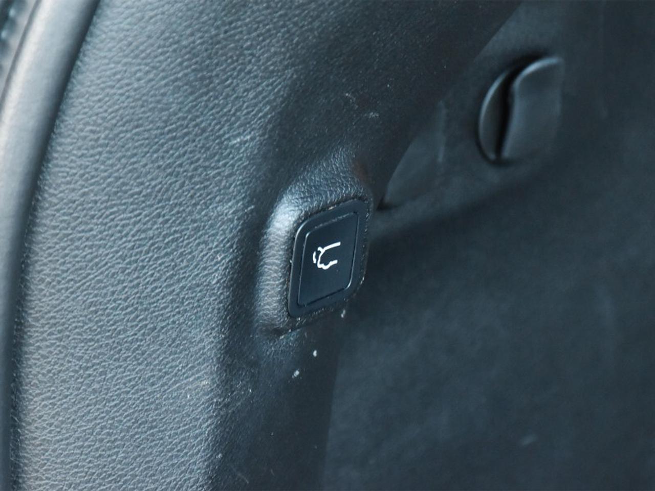 2019 Jeep Cherokee Trailhawk   Leather   CarPlay   Android Auto   Hea Photo