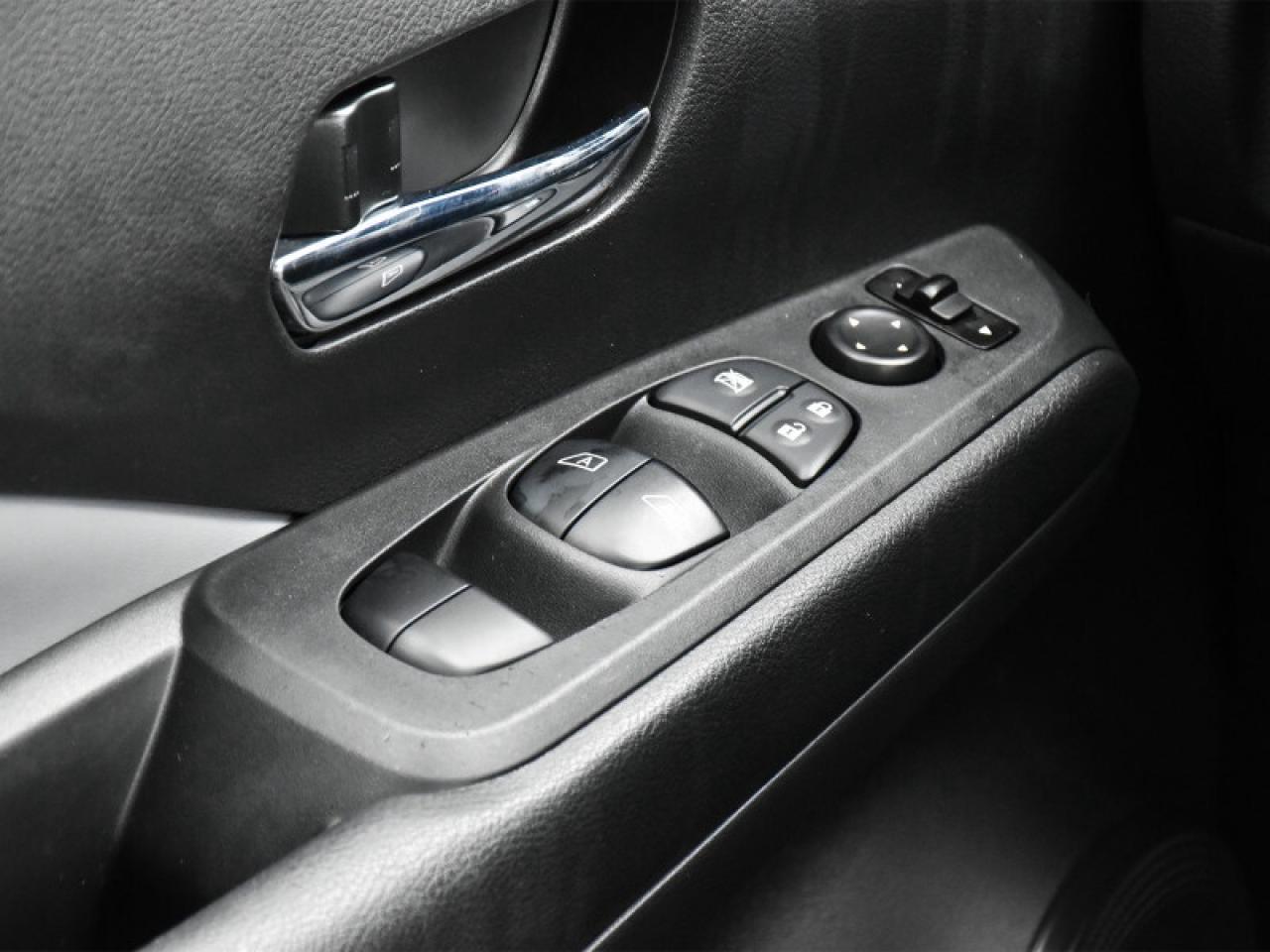 2021 Nissan Kicks SR  Carplay   Android Auto   Heated Seats & Steeri Photo