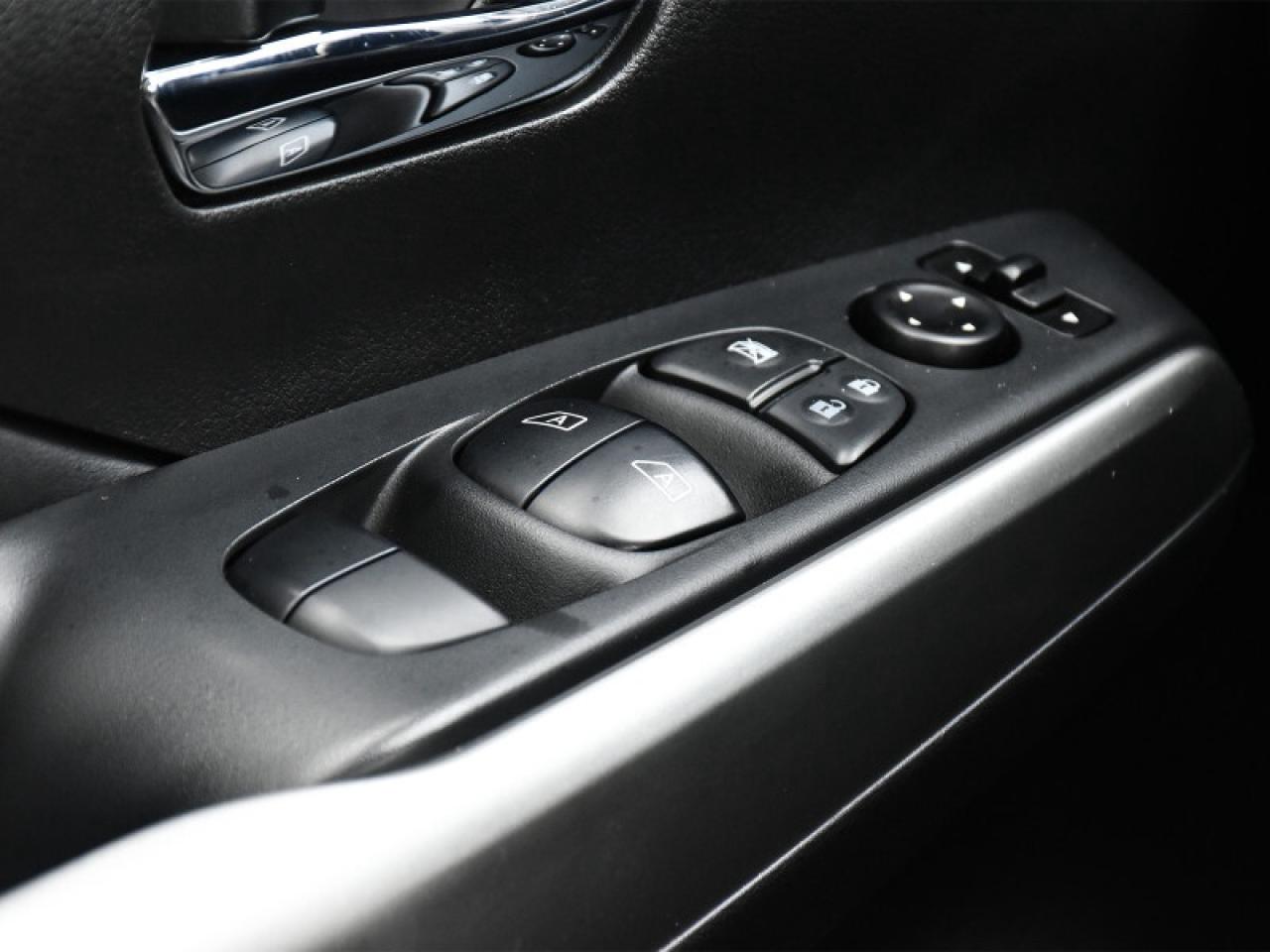 2020 Nissan Kicks SR  Carplay, Android Auto, Remote Start, Remote St Photo