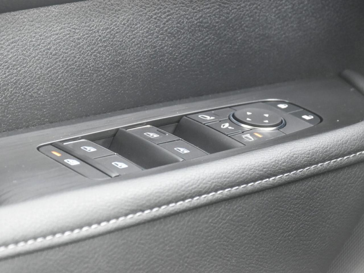 2025 Nissan Armada Platinum Reserve   Leather   Sunroof   HUD   Massa Photo