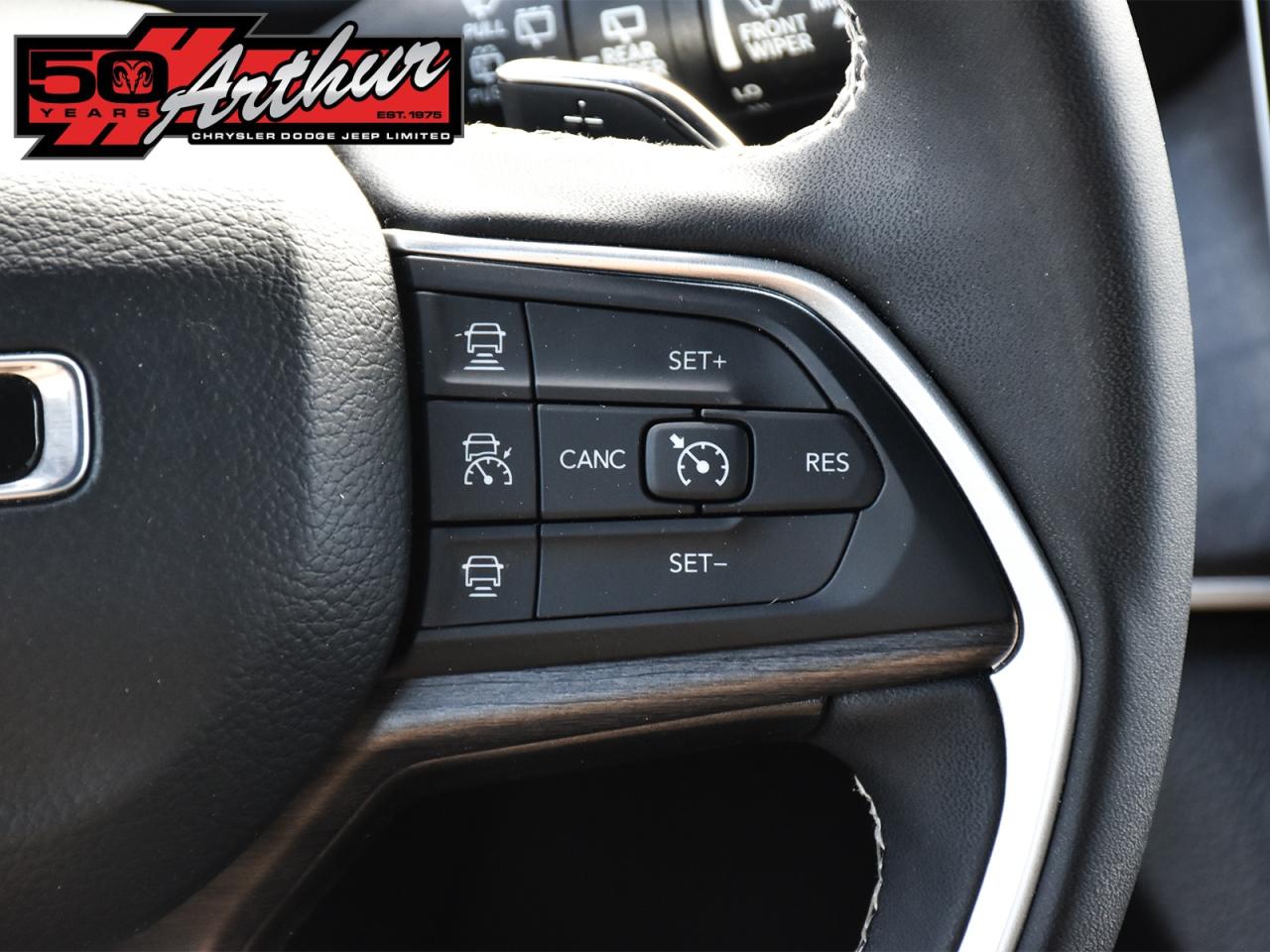 2024 Jeep Grand Cherokee L L LIMITED 4X4 Photo