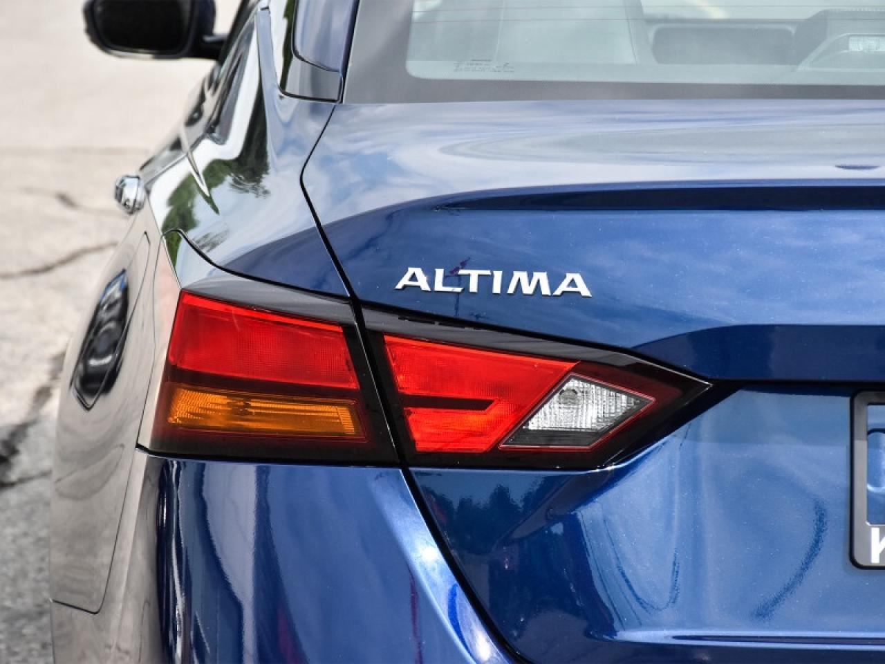 2022 Nissan Altima Platinum AWD-Leather  Navi  Roof  Fully Loaded Photo