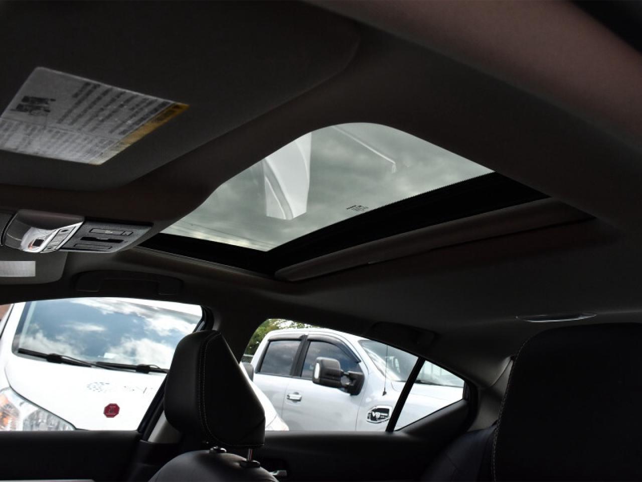 2022 Nissan Altima Platinum AWD-Leather  Navi  Roof  Fully Loaded Photo