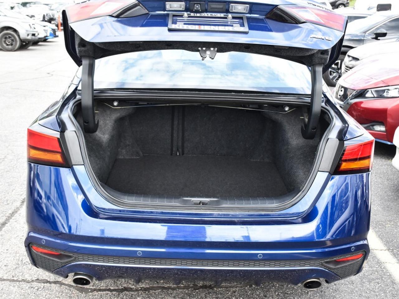 2022 Nissan Altima Platinum AWD-Leather  Navi  Roof  Fully Loaded Photo