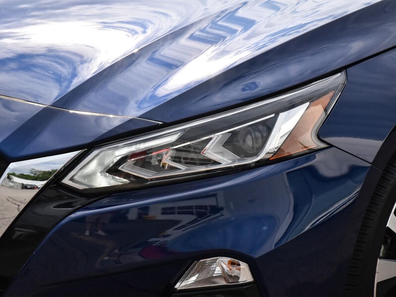 2022 Nissan Altima Platinum AWD-Leather  Navi  Roof  Fully Loaded Photo