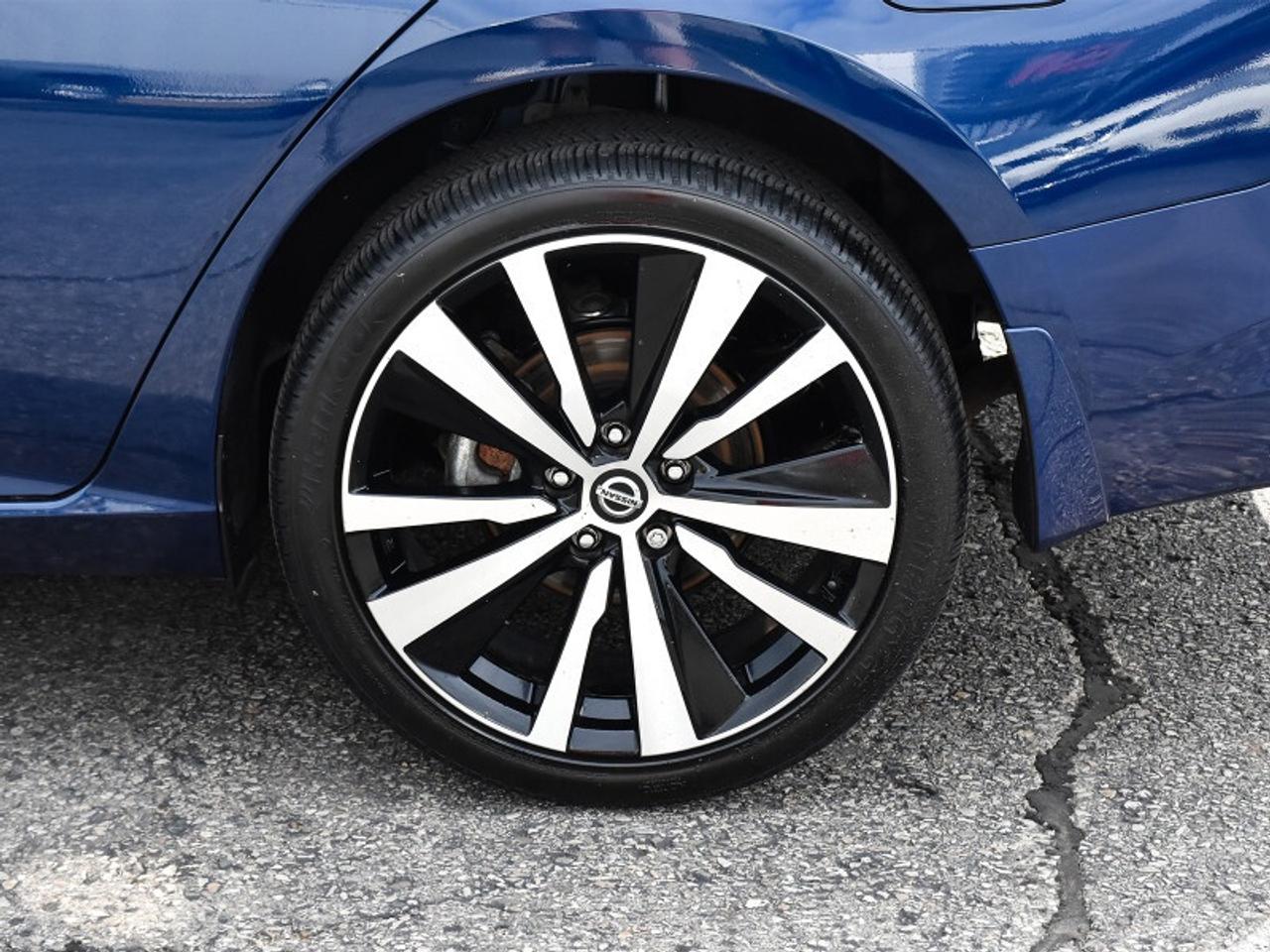 2022 Nissan Altima Platinum AWD-Leather  Navi  Roof  Fully Loaded Photo