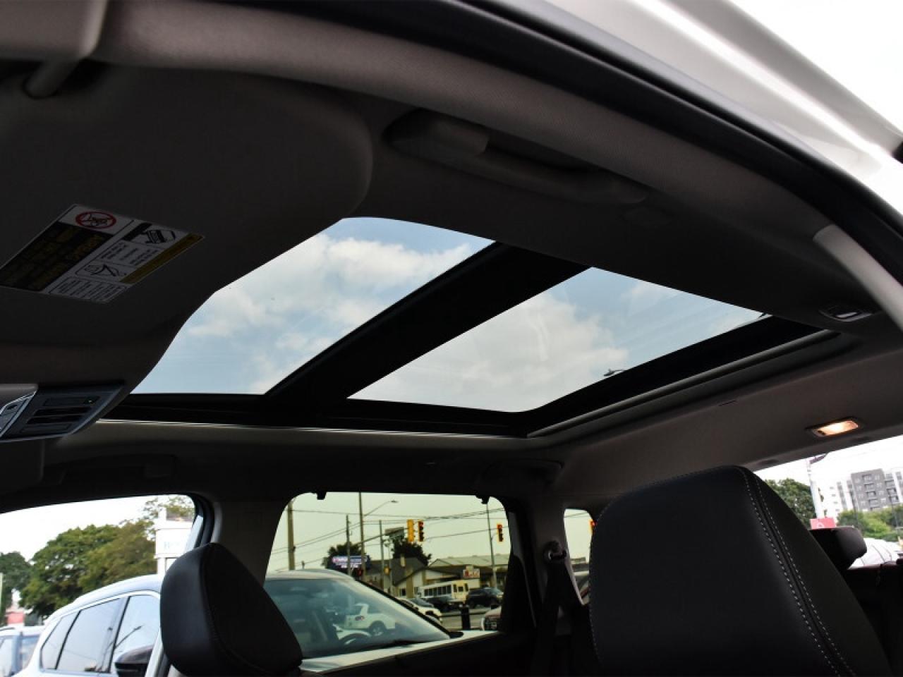 2024 Nissan Rogue Platinum AWD-Leather  Roof  Heads Up Display  Full Photo