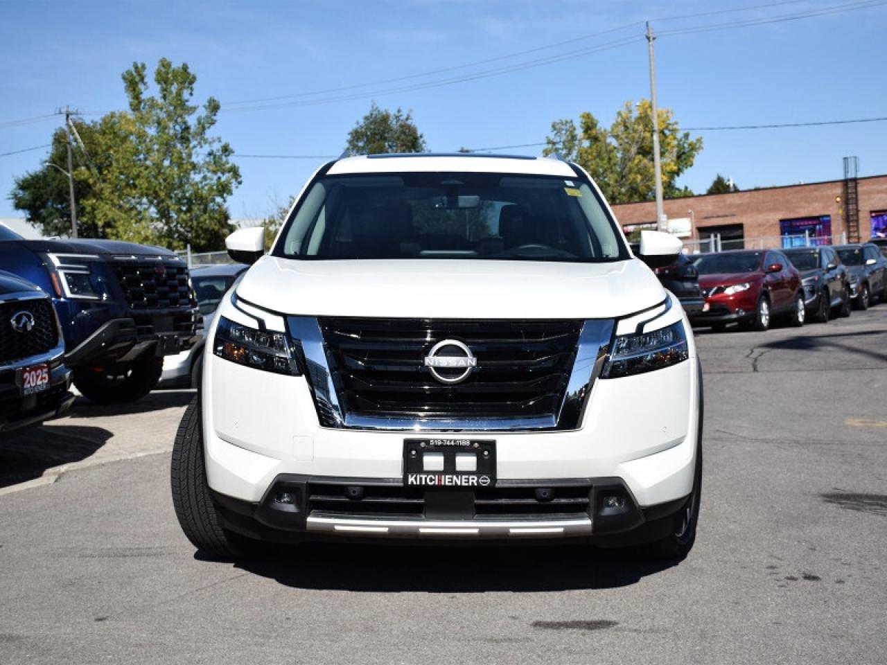 2024 Nissan Pathfinder Platinum AWD-Navi  Captain Chairs  Leather  heads Photo