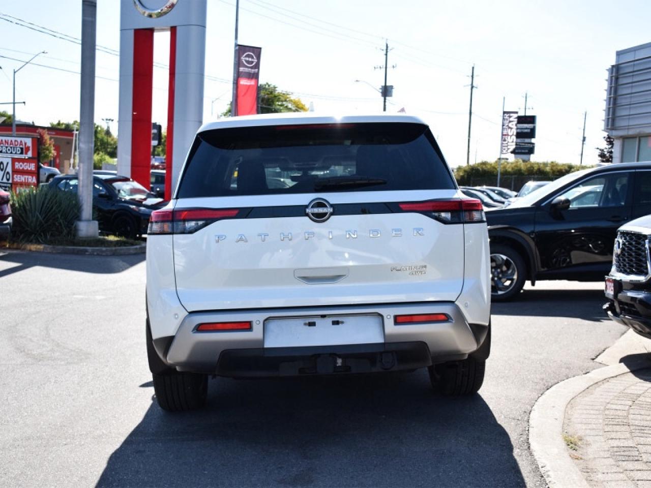 2024 Nissan Pathfinder Platinum AWD-Navi  Captain Chairs  Leather  heads Photo