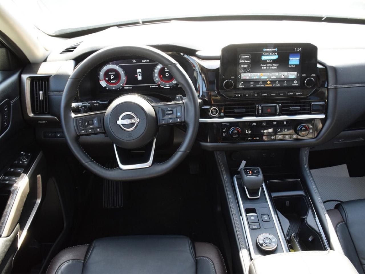 2024 Nissan Pathfinder Platinum AWD-Navi  Captain Chairs  Leather  heads Photo