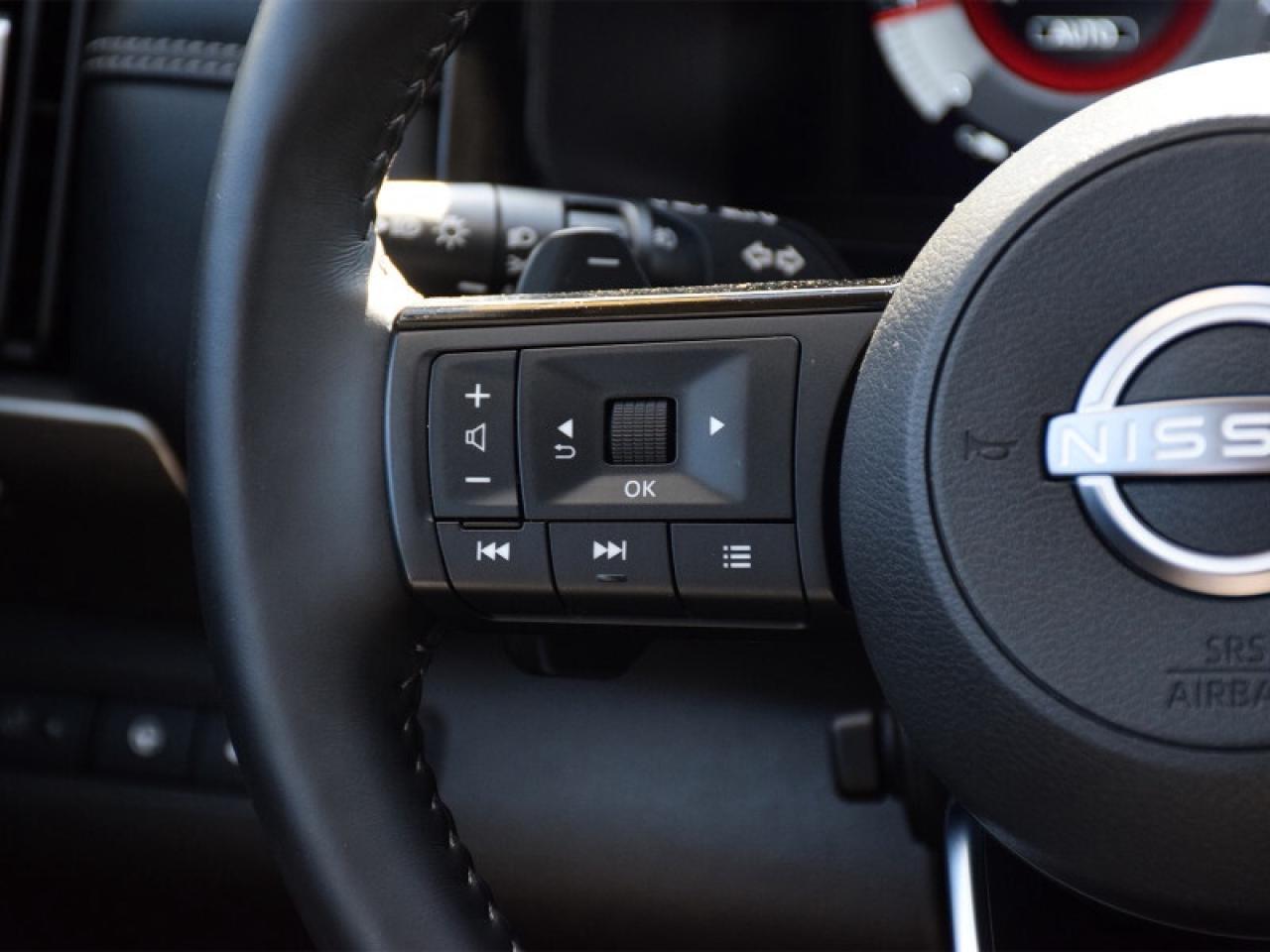 2024 Nissan Pathfinder Platinum AWD-Navi  Captain Chairs  Leather  heads Photo