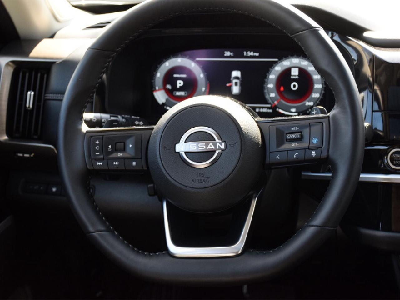 2024 Nissan Pathfinder Platinum AWD-Navi  Captain Chairs  Leather  heads Photo