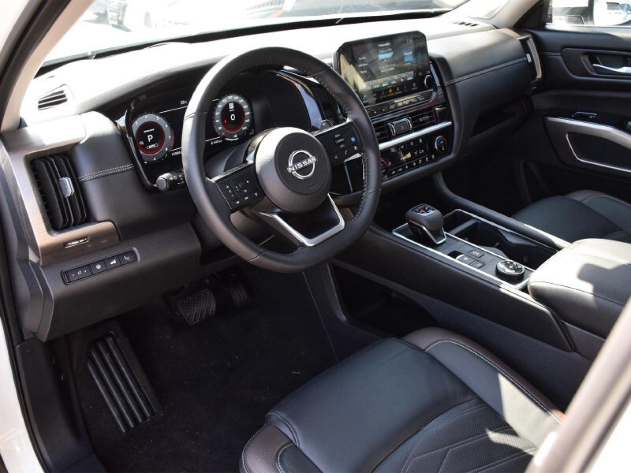 2024 Nissan Pathfinder Platinum AWD-Navi  Captain Chairs  Leather  heads Photo