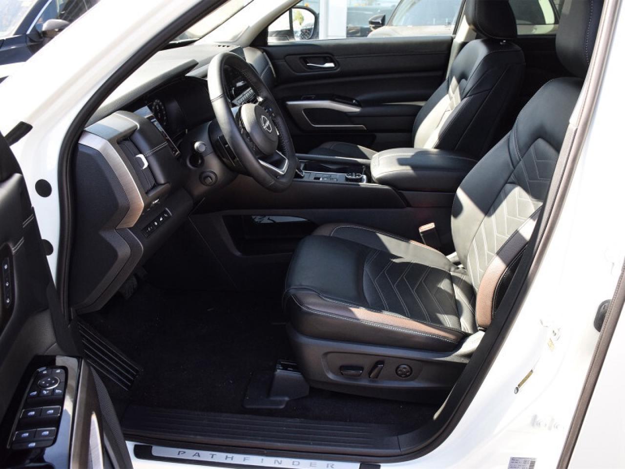 2024 Nissan Pathfinder Platinum AWD-Navi  Captain Chairs  Leather  heads Photo