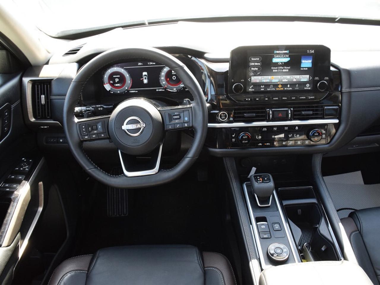 2024 Nissan Pathfinder Platinum AWD-Navi  Captain Chairs  Leather  heads Photo