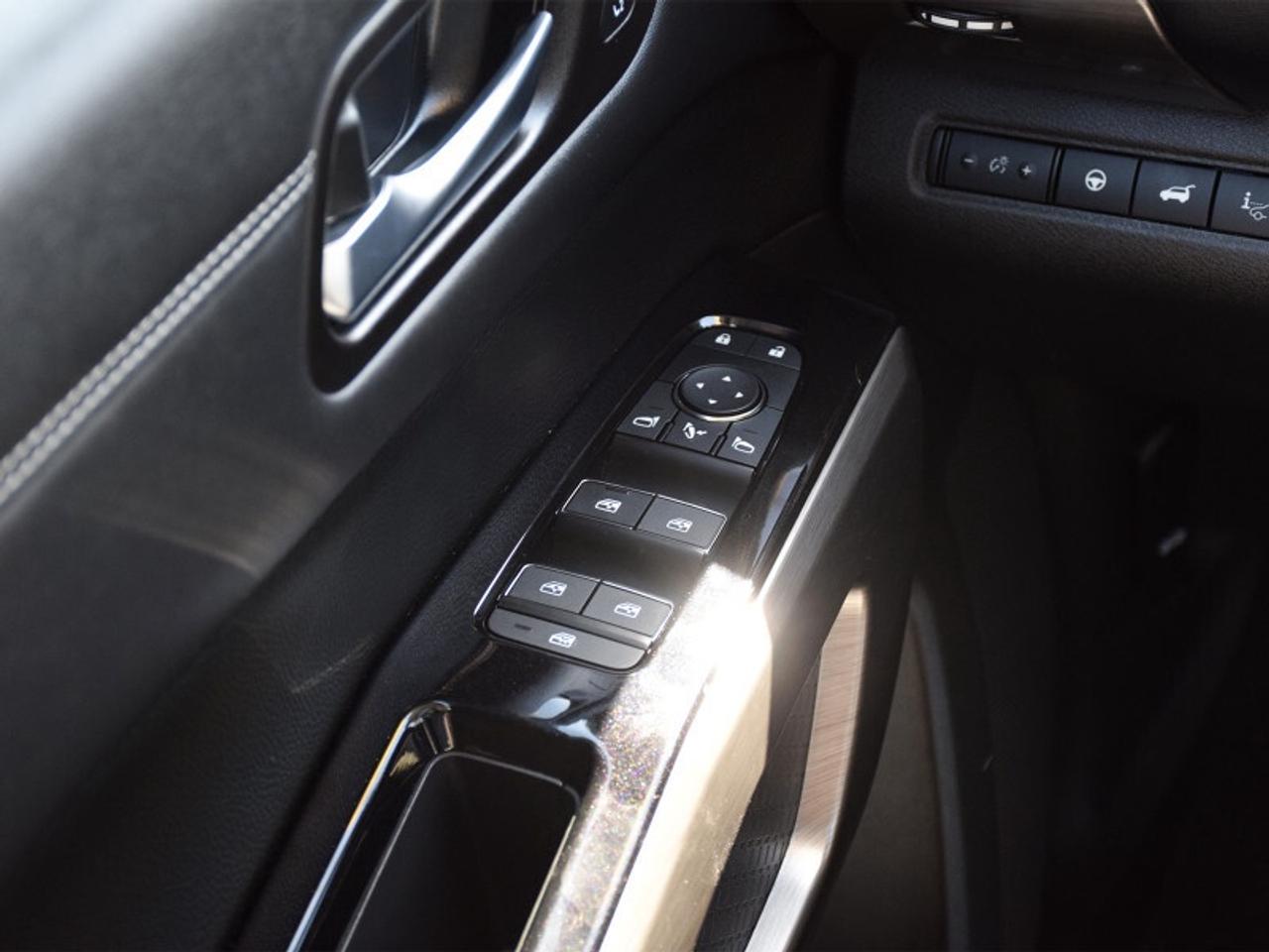 2024 Nissan Pathfinder Platinum AWD-Navi  Captain Chairs  Leather  heads Photo