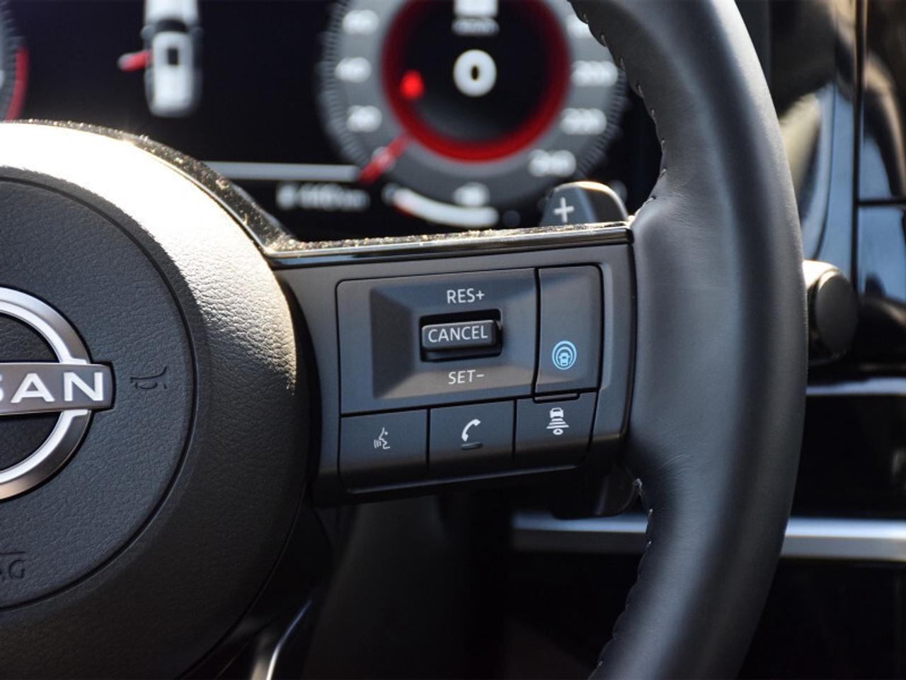 2024 Nissan Pathfinder Platinum AWD-Navi  Captain Chairs  Leather  heads Photo