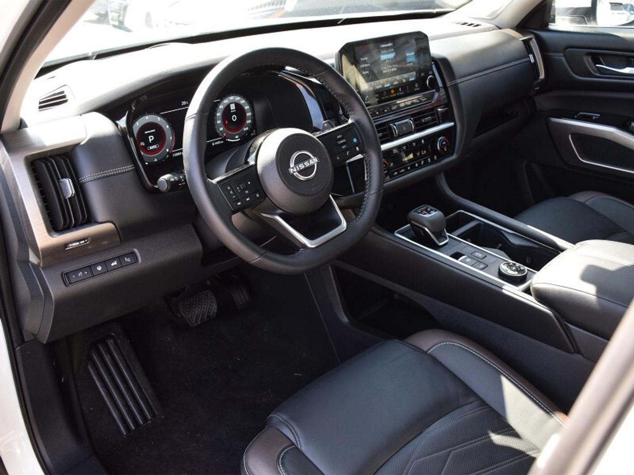 2024 Nissan Pathfinder Platinum AWD-Navi  Captain Chairs  Leather  heads Photo