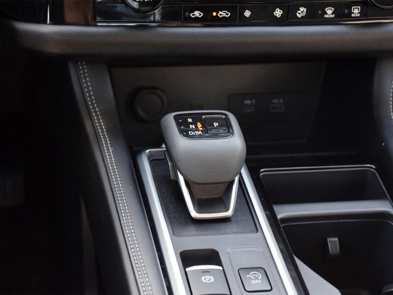 2024 Nissan Pathfinder Platinum AWD-Navi  Captain Chairs  Leather  heads Photo