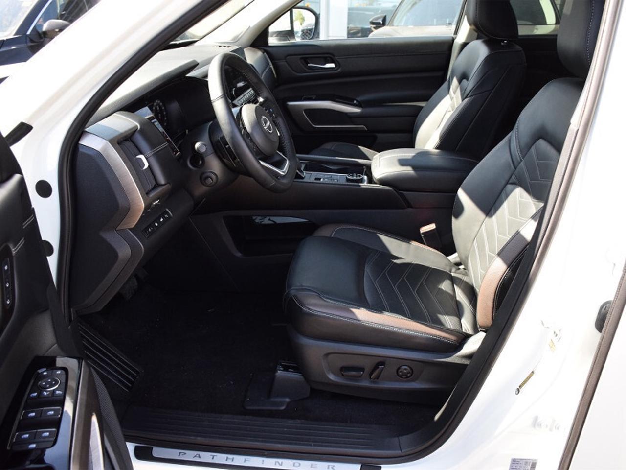 2024 Nissan Pathfinder Platinum AWD-Navi  Captain Chairs  Leather  heads Photo