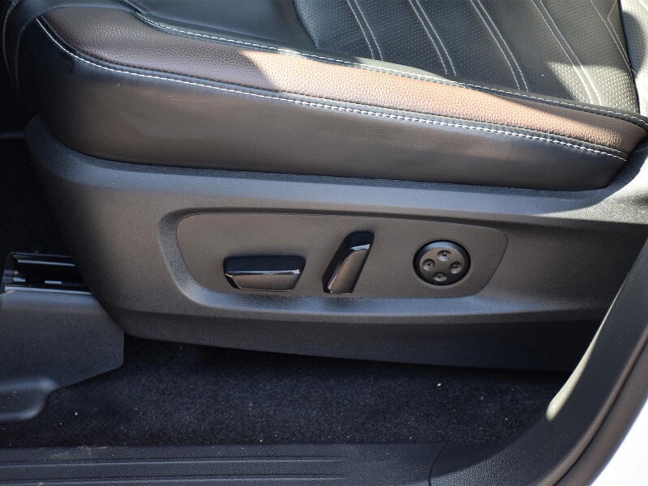 2024 Nissan Pathfinder Platinum AWD-Navi  Captain Chairs  Leather  heads Photo