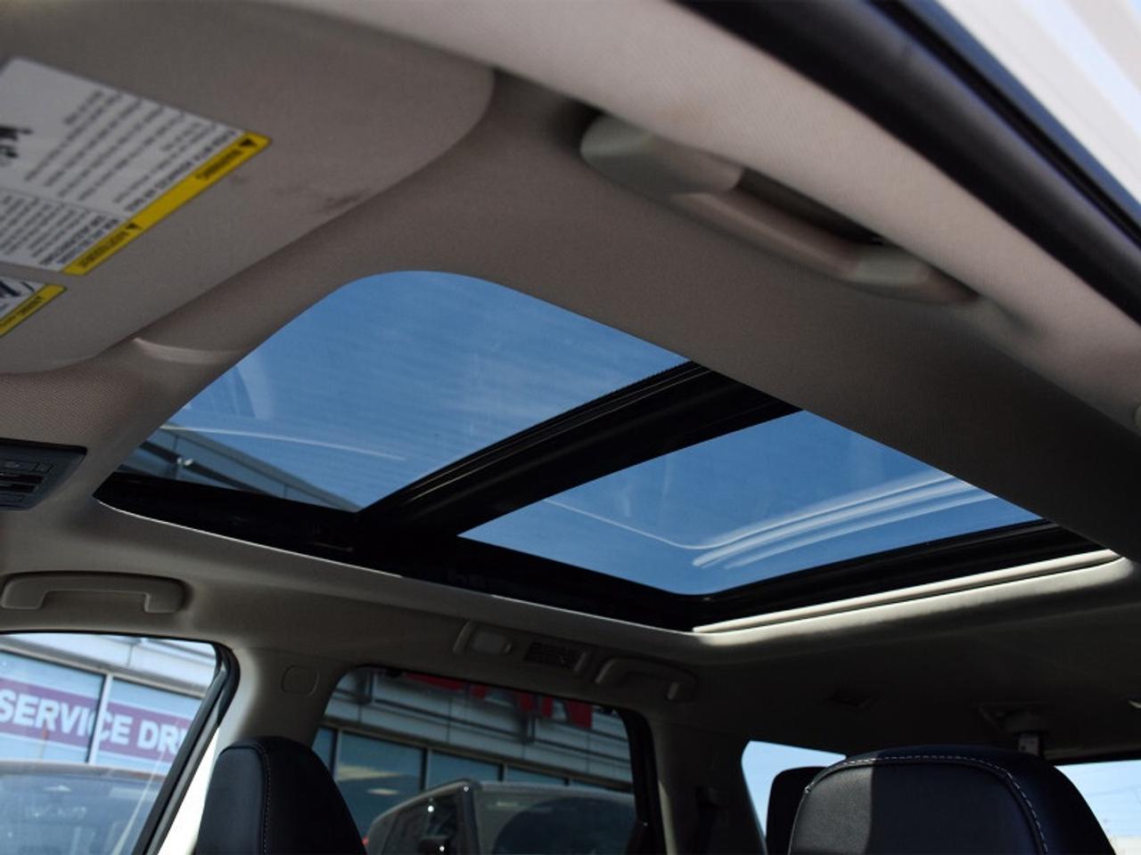 2024 Nissan Pathfinder Platinum AWD-Navi  Captain Chairs  Leather  heads Photo