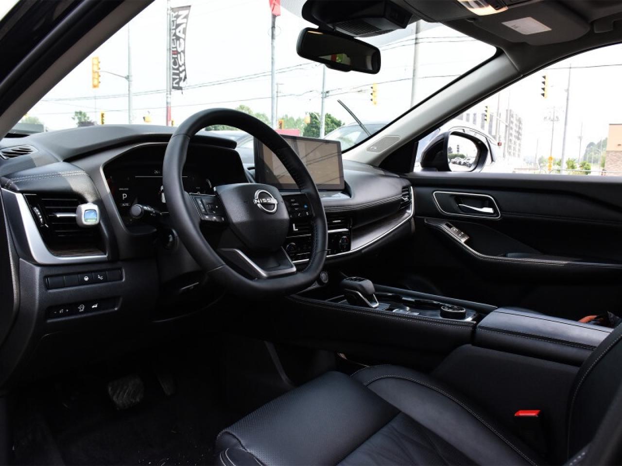 2025 Nissan Rogue Platinum AWD-Navi  Heads Up Display  Leather Photo