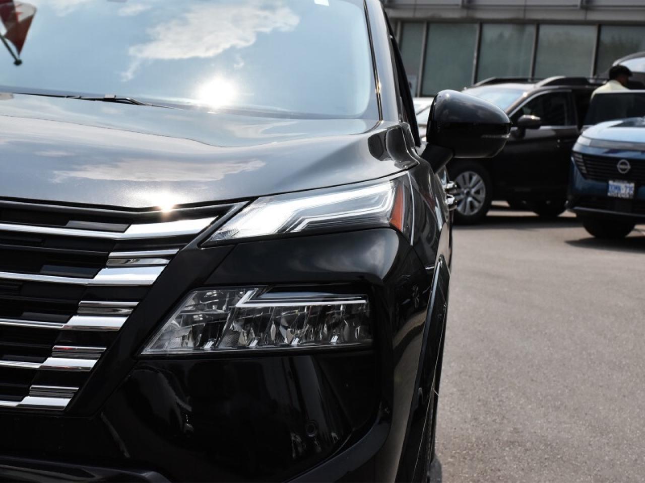 2025 Nissan Rogue Platinum AWD-Navi  Heads Up Display  Leather Photo