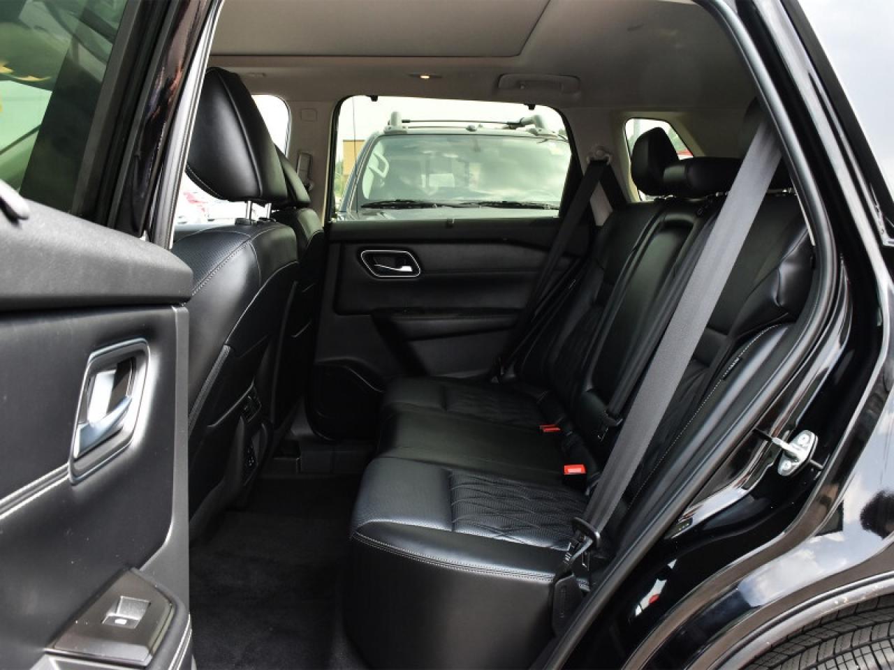 2025 Nissan Rogue Platinum AWD-Navi  Heads Up Display  Leather Photo