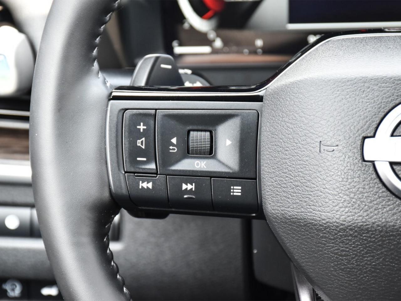 2025 Nissan Rogue Platinum AWD-Navi  Heads Up Display  Leather Photo