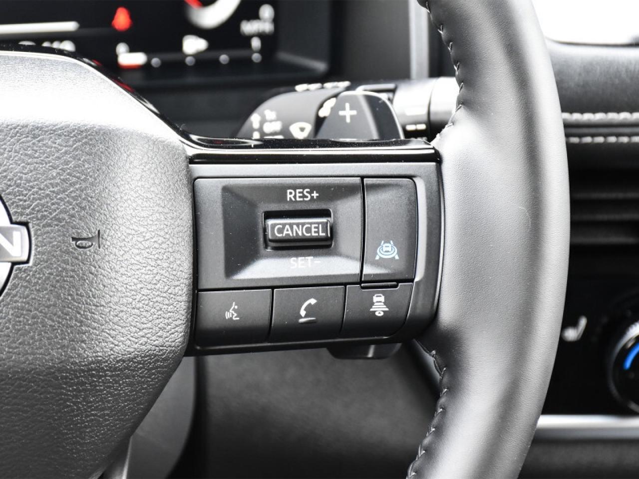 2025 Nissan Rogue Platinum AWD-Navi  Heads Up Display  Leather Photo